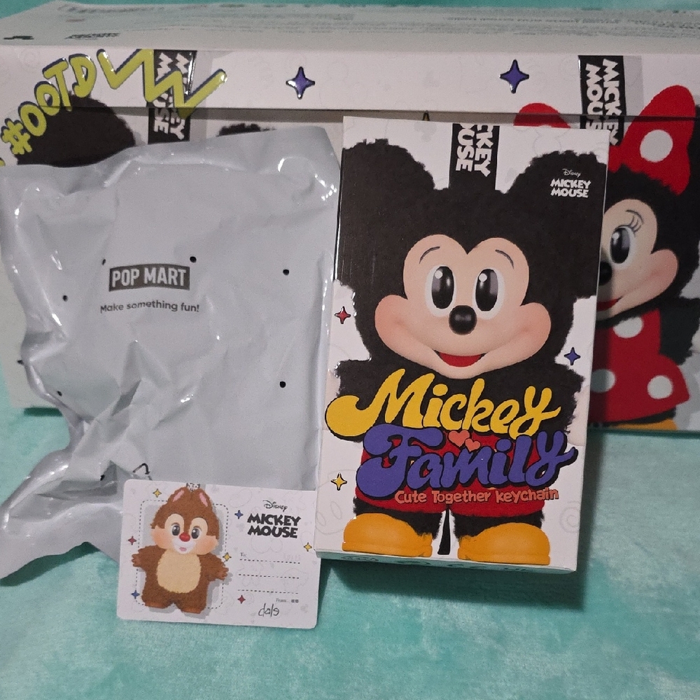 LABUBU (CHIP)‎ Mickey Family Keychain. (DALE)